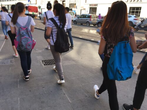 I cristiani adolescenti cinesi chiedono l’intercessione per stamani